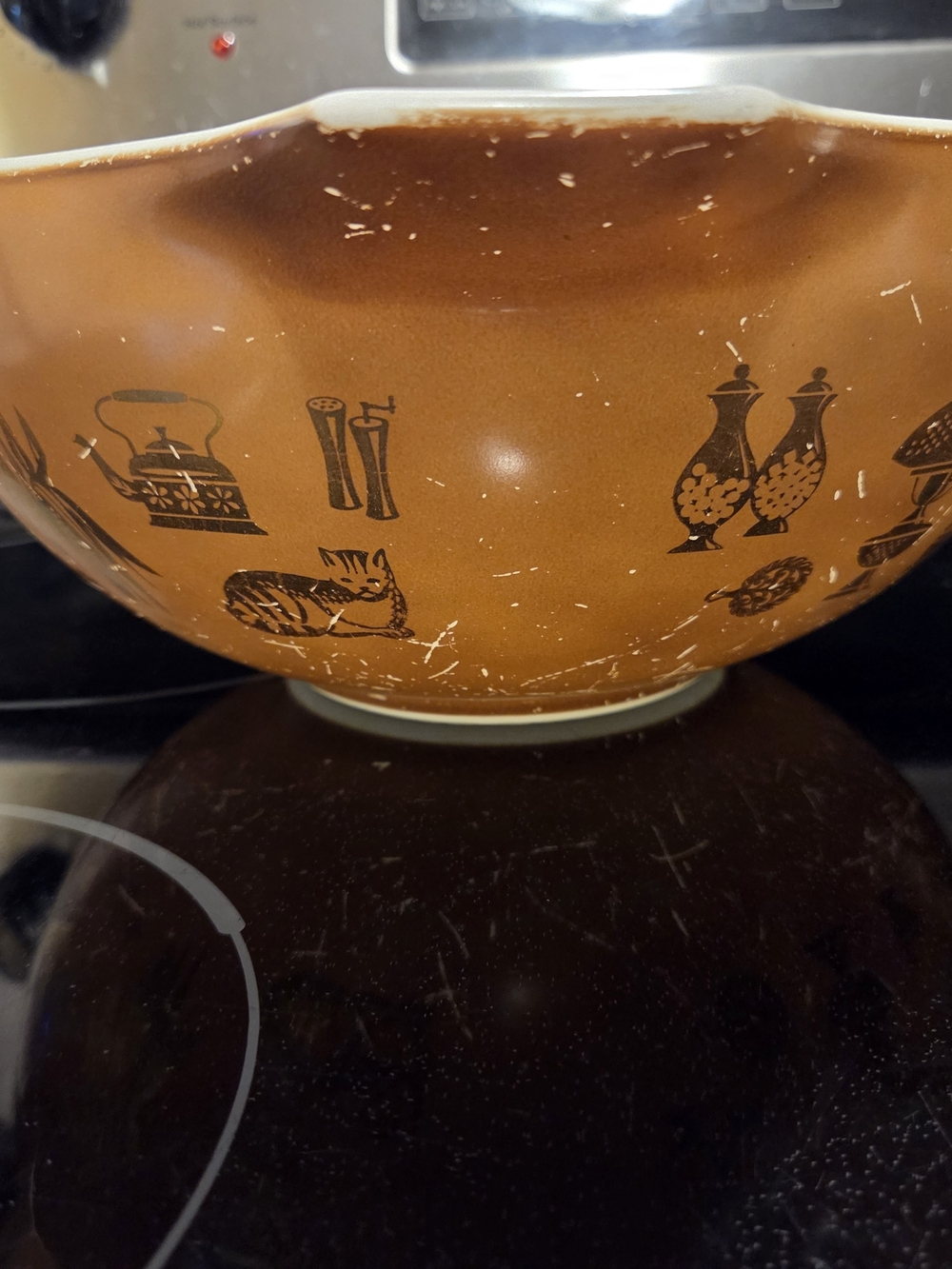 4 Quart Pyrex Mixing Bowl